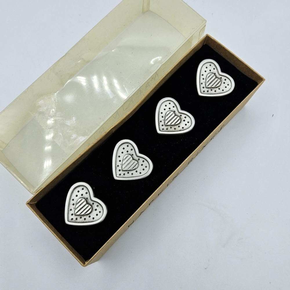 ROBINWOOD Set of 4 Metal Heart Napkin Rings in Pewter Antique Silver Finish - Picture 3 of 8
